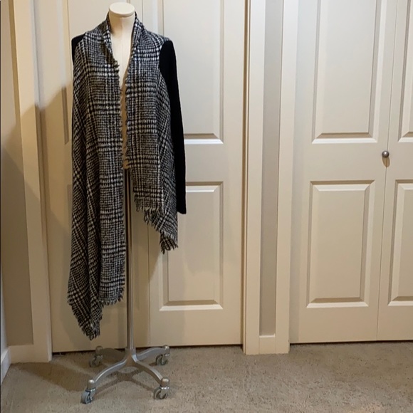 Cashmere Houndstooth Wrap Sweater - Picture 7 of 8